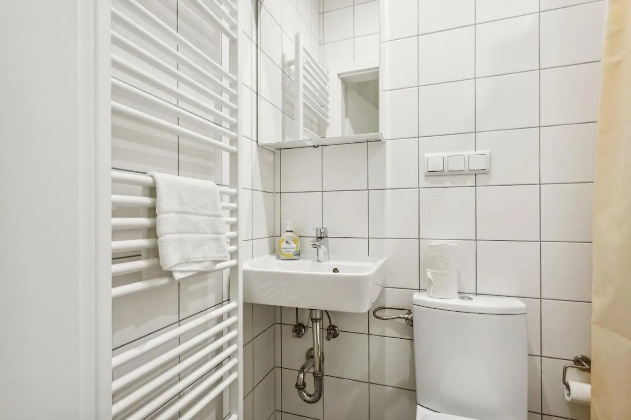 Beautiful 1 Bedroom apartment in Charlottenburg Berlijn