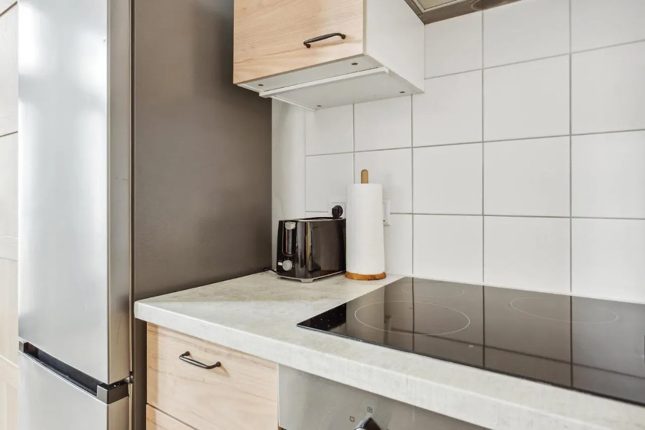 Beautiful 1 Bedroom apartment in Charlottenburg Berlijn
